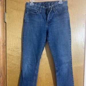 Women’s Levi perfect waist, straight 525 jeans.